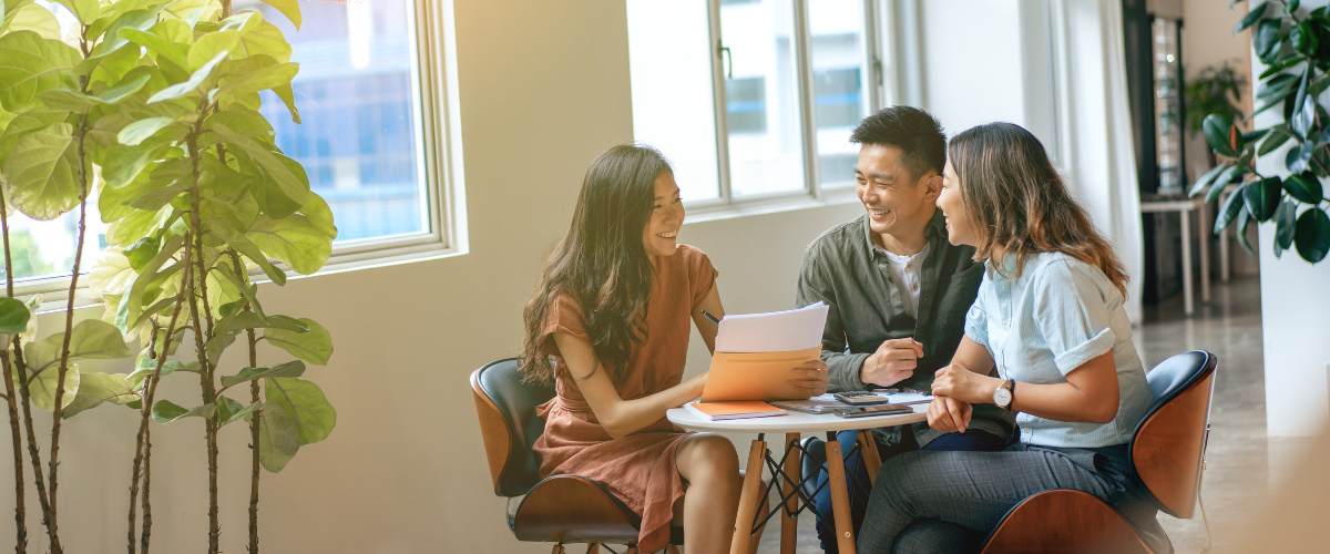 insurance advisor providing information on comprehensive insurance